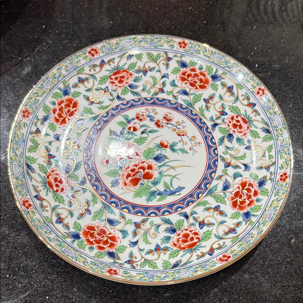Exquisite Floral Patterned Plate - Picture 5 of 5